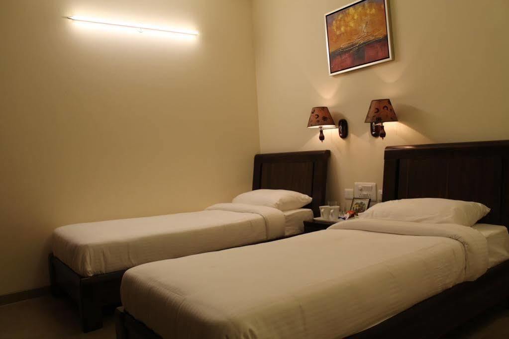 Veera Strand Park Serviced Apartments Calangute Exterior photo